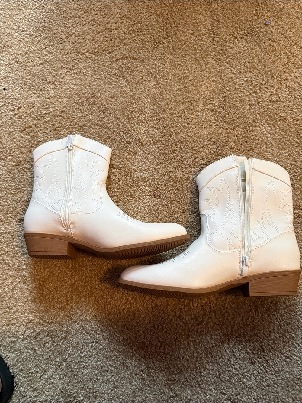 Women's White Western Ankle Boots with Side Zip size 10